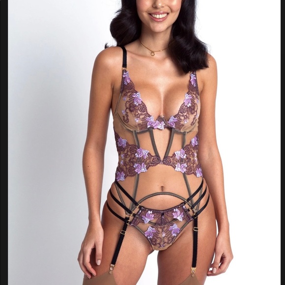 Edge Oβ Beyond Ashitha set π - Picture 1 of 6